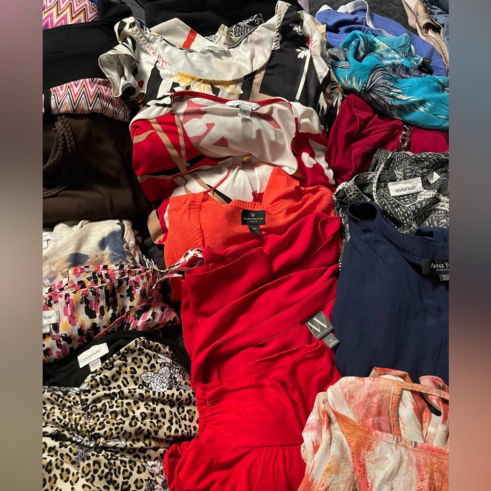 16 Tops Blouses Avenue Worthington Arna York Claiborne Venezia 22/24 26/28